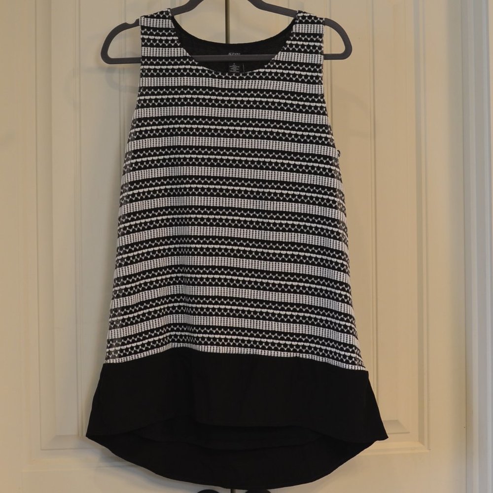 NEW Alfani black/white knitted high/low top